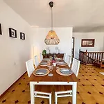 A2407 Charming Townhouse With Sea Views And Pool