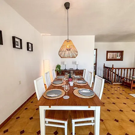 A2407 Charming Townhouse With Sea Views And Pool