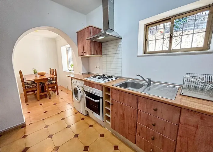 A2407 Charming Townhouse With Sea Views And Pool *