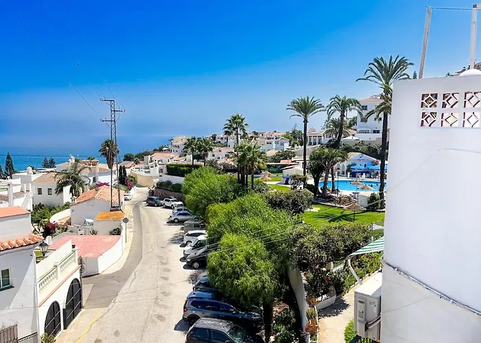 A2407 Charming Townhouse With Sea Views And Pool Nerja