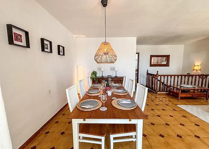 A2407 Charming Townhouse With Sea Views And Pool