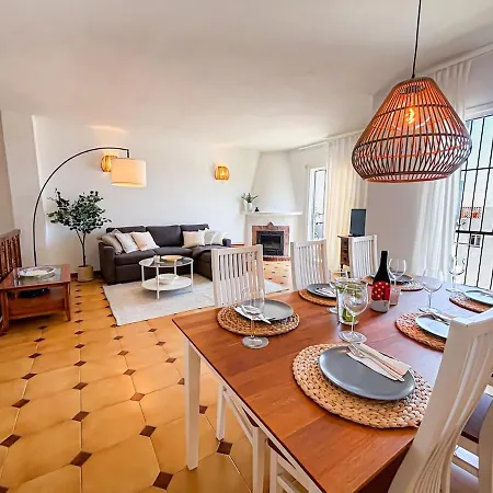 Dom wakacyjny A2407 Charming Townhouse With Sea Views And Pool Nerja