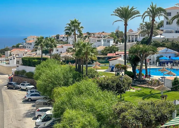 A2407 Charming Townhouse With Sea Views And Pool Nerja