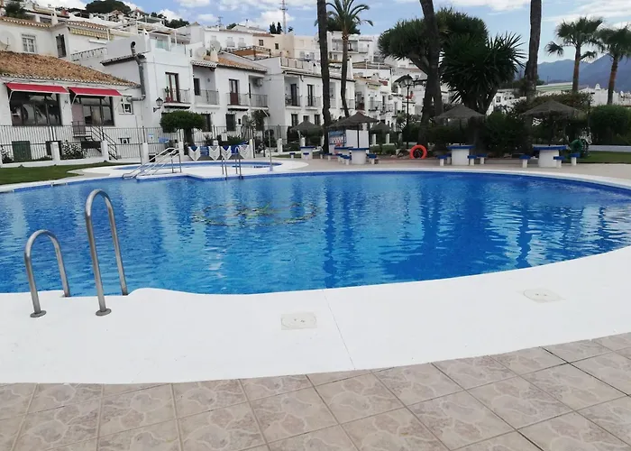 A2407 Charming Townhouse With Sea Views And Pool Nerja