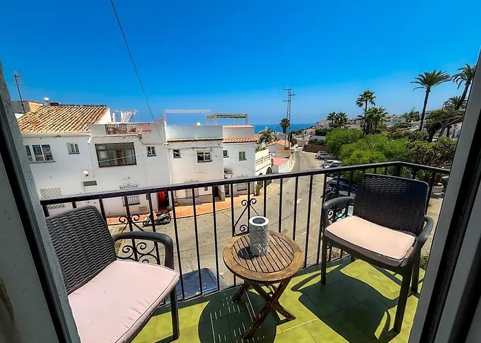 A2407 Charming Townhouse With Sea Views And Pool Nerja