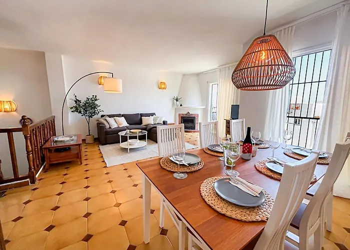 Hébergement de vacances A2407 Charming Townhouse With Sea Views And Pool Nerja