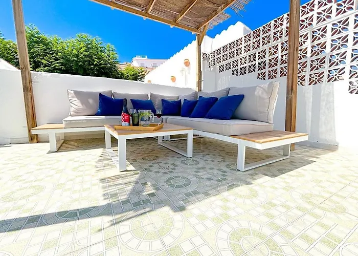 A2407 Charming Townhouse With Sea Views And Pool Nerja