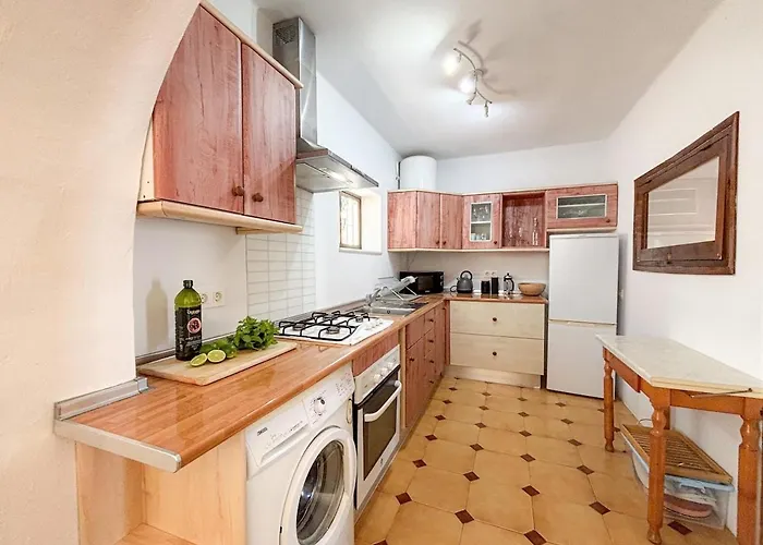 A2407 Charming Townhouse With Sea Views And Pool Hébergement de vacances