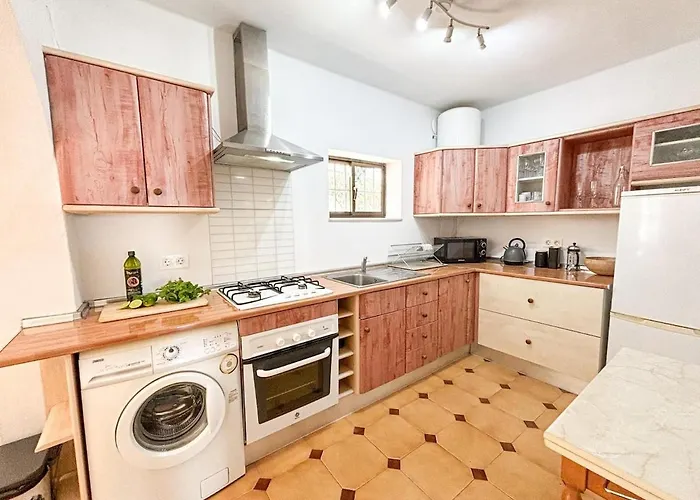 Hébergement de vacances A2407 Charming Townhouse With Sea Views And Pool *