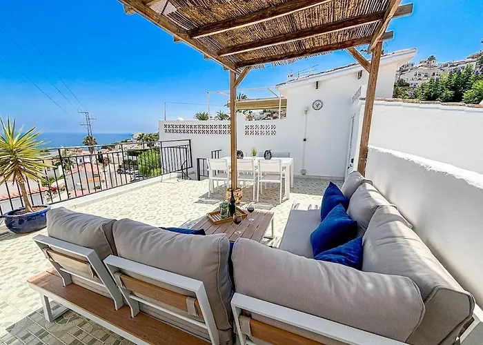 A2407 Charming Townhouse With Sea Views And Pool *