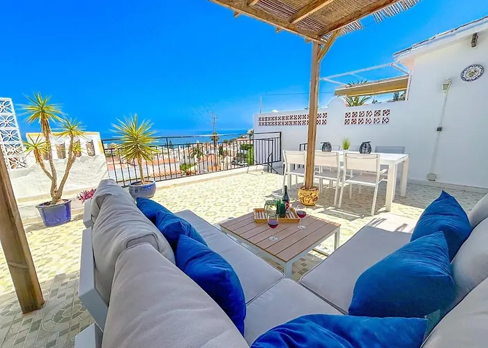 Hébergement de vacances A2407 Charming Townhouse With Sea Views And Pool